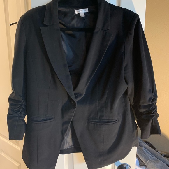 Dress Blazers and Jackets - Picture 12 of 15